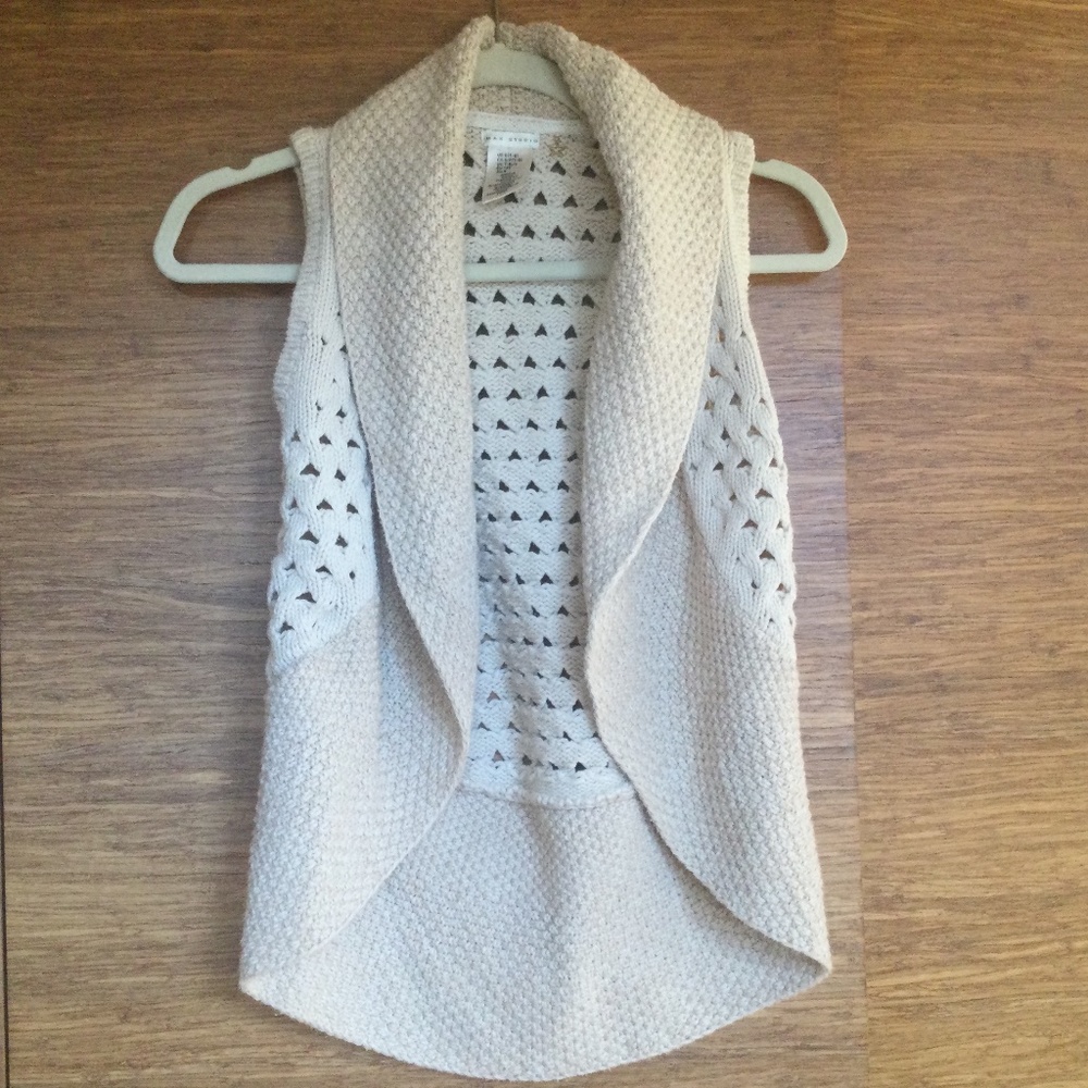 Girls knitted vest